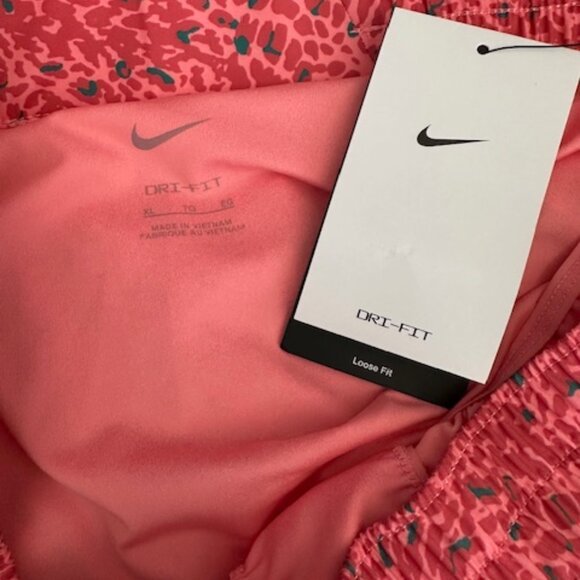 Nike Women's One Dri-FIT Mid-Rise 3" Printed Shorts - Picture 5 of 5